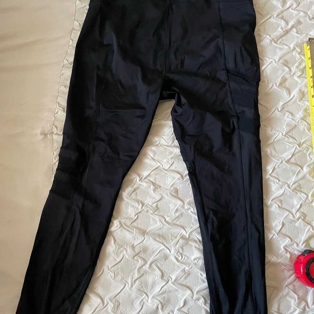 Good American Performance Break Through Leggings … - image 4